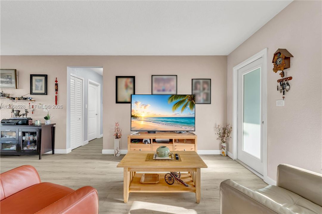 For Sale: $830,000 (3 beds, 2 baths, 1249 Square Feet)