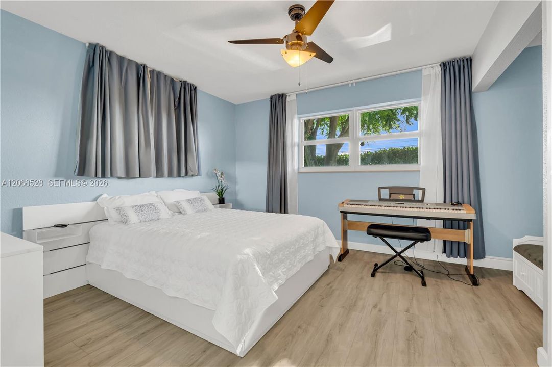 For Sale: $830,000 (3 beds, 2 baths, 1249 Square Feet)