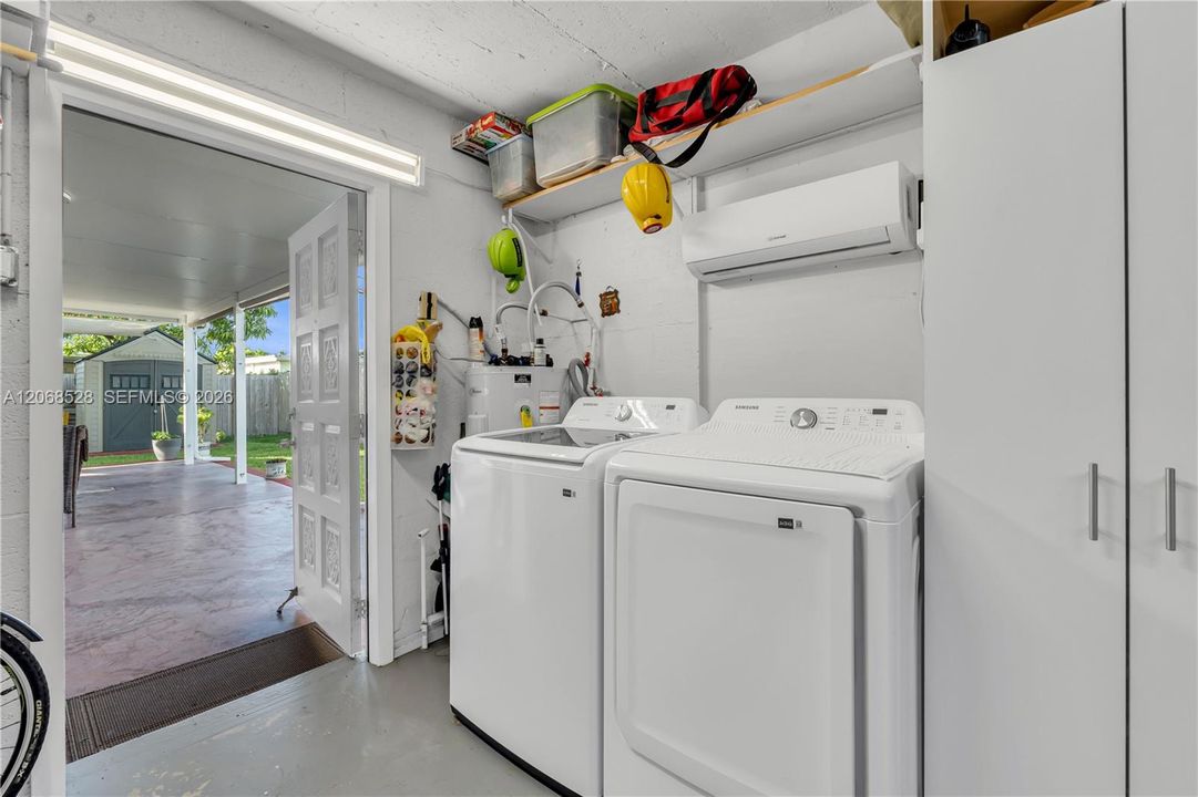 For Sale: $830,000 (3 beds, 2 baths, 1249 Square Feet)