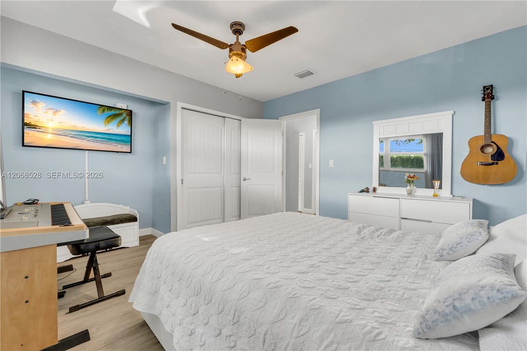 For Sale: $830,000 (3 beds, 2 baths, 1249 Square Feet)