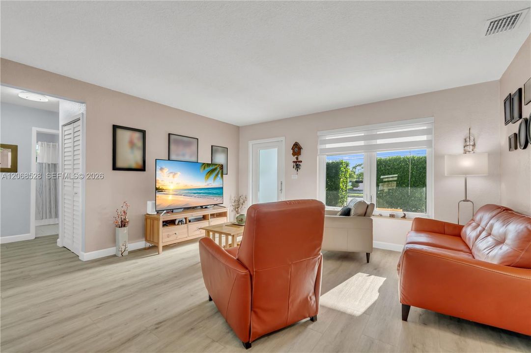 For Sale: $830,000 (3 beds, 2 baths, 1249 Square Feet)