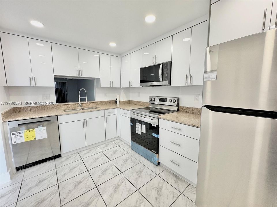 For Rent: $1,850 (2 beds, 2 baths, 990 Square Feet)
