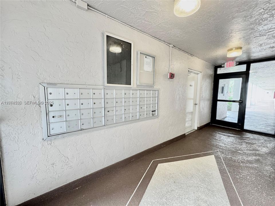 For Rent: $1,850 (2 beds, 2 baths, 990 Square Feet)