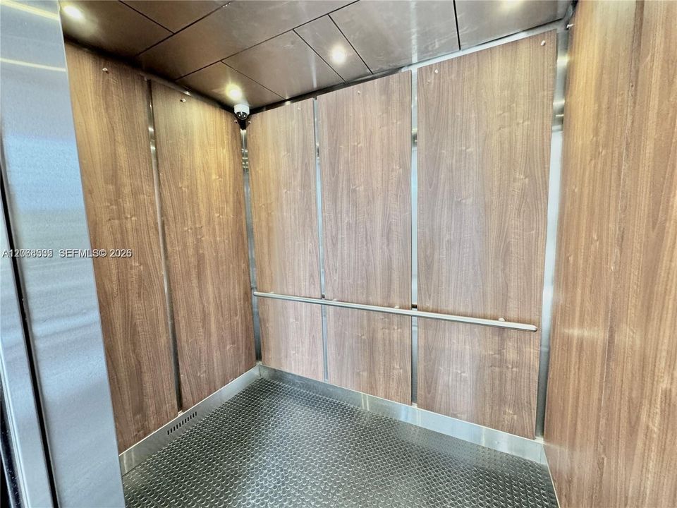 For Rent: $1,850 (2 beds, 2 baths, 990 Square Feet)