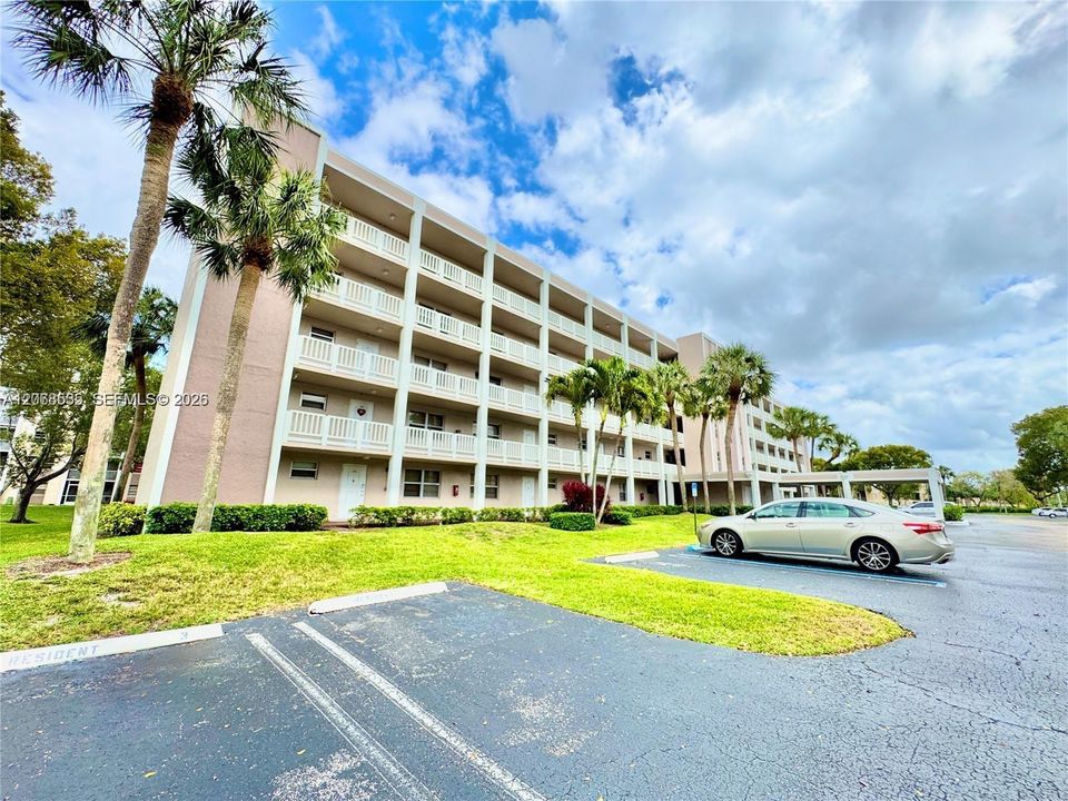 For Rent: $1,850 (2 beds, 2 baths, 990 Square Feet)