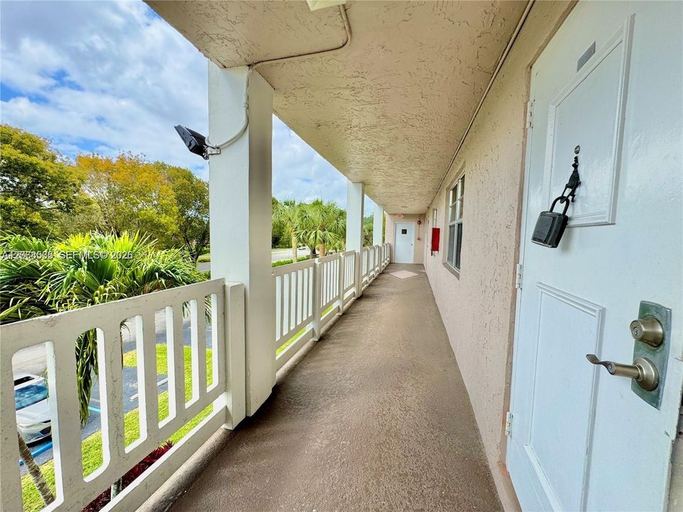 For Rent: $1,850 (2 beds, 2 baths, 990 Square Feet)