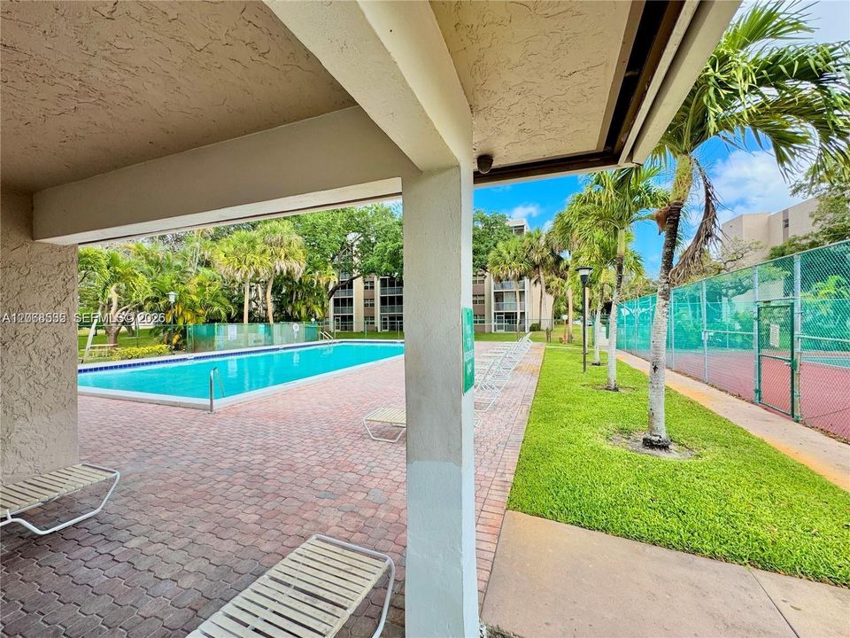 For Rent: $1,850 (2 beds, 2 baths, 990 Square Feet)