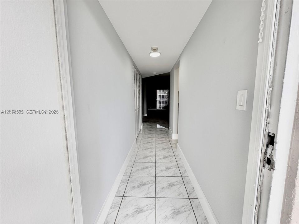 For Rent: $1,850 (2 beds, 2 baths, 990 Square Feet)
