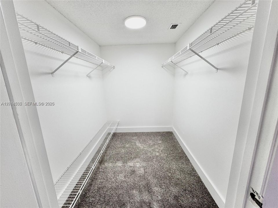 For Rent: $1,850 (2 beds, 2 baths, 990 Square Feet)