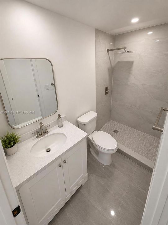 For Sale: $495,000 (5 beds, 3 baths, 940 Square Feet)