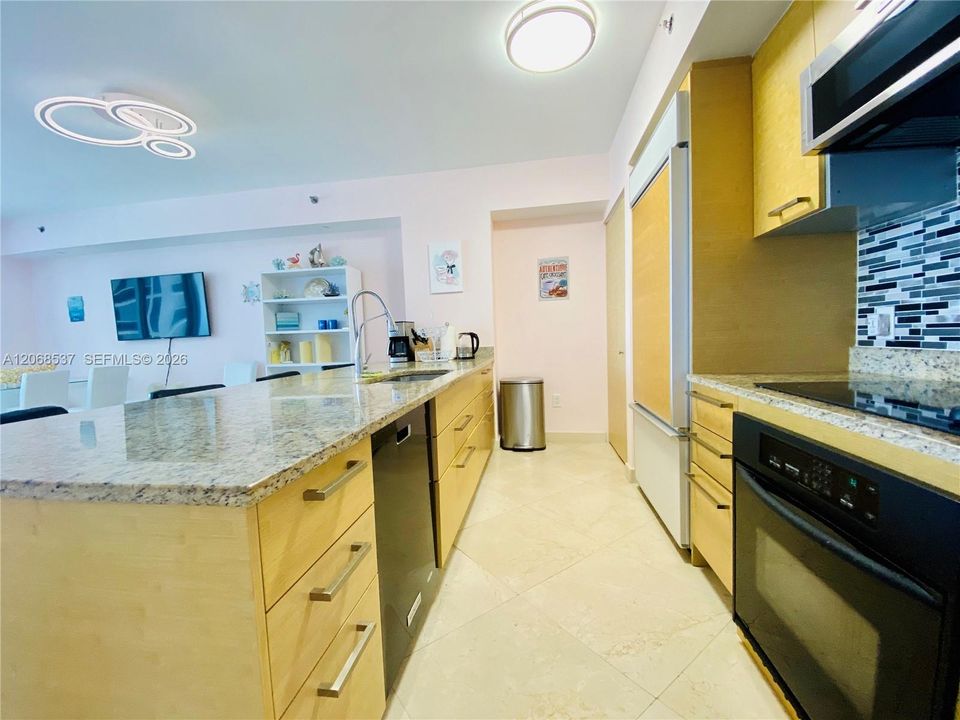 В аренду: $4,200 (1 спален, 1 ванн, 844 Квадратных фут)