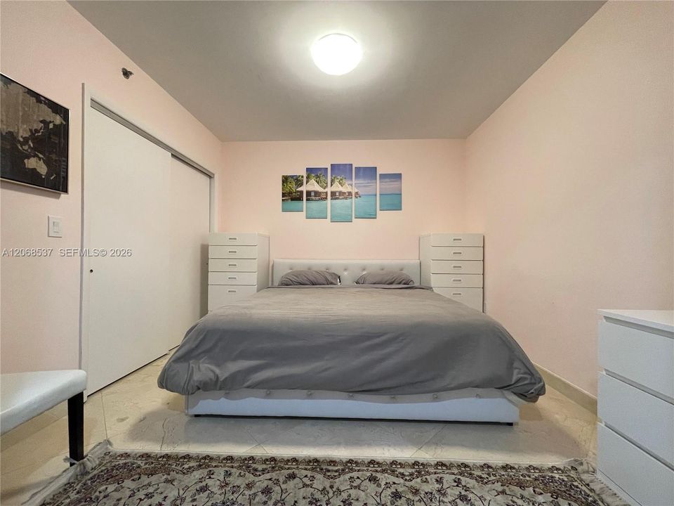 В аренду: $4,200 (1 спален, 1 ванн, 844 Квадратных фут)