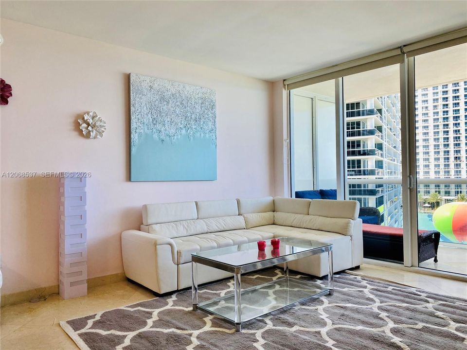 В аренду: $4,200 (1 спален, 1 ванн, 844 Квадратных фут)
