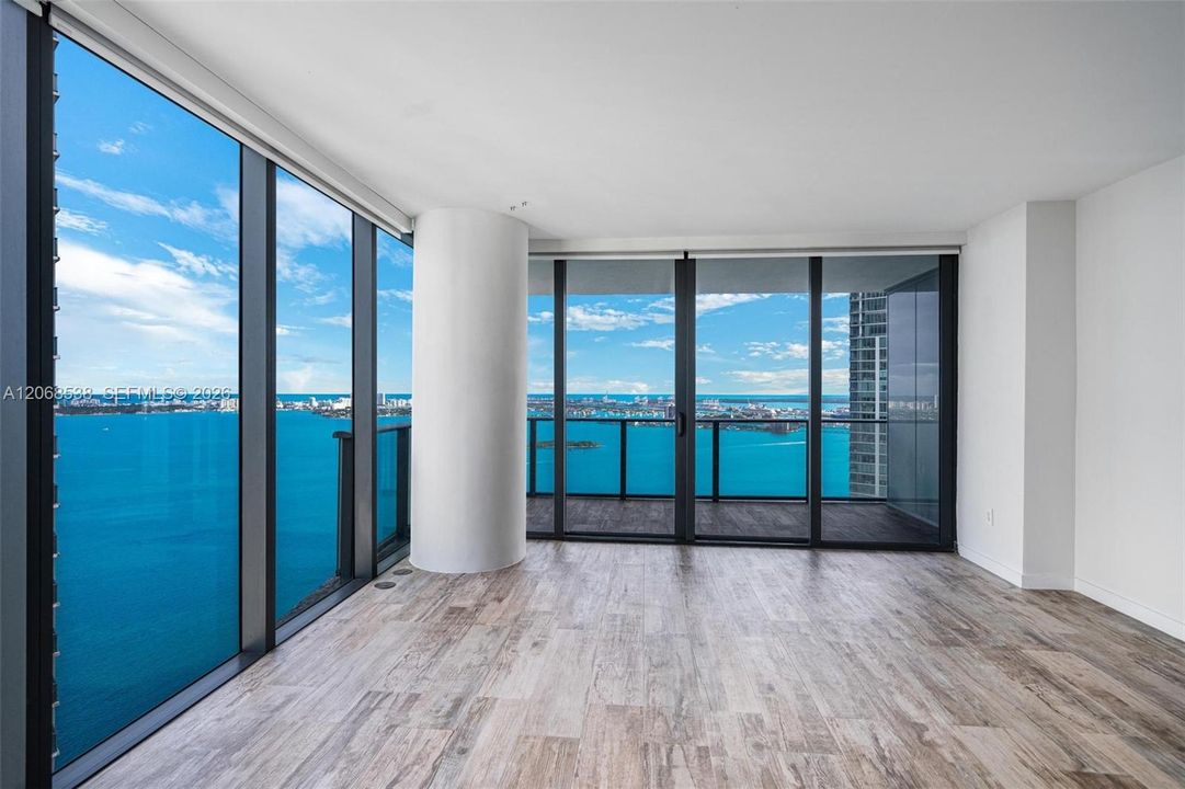 Active With Contract: $5,500 (1 beds, 2 baths, 898 Square Feet)