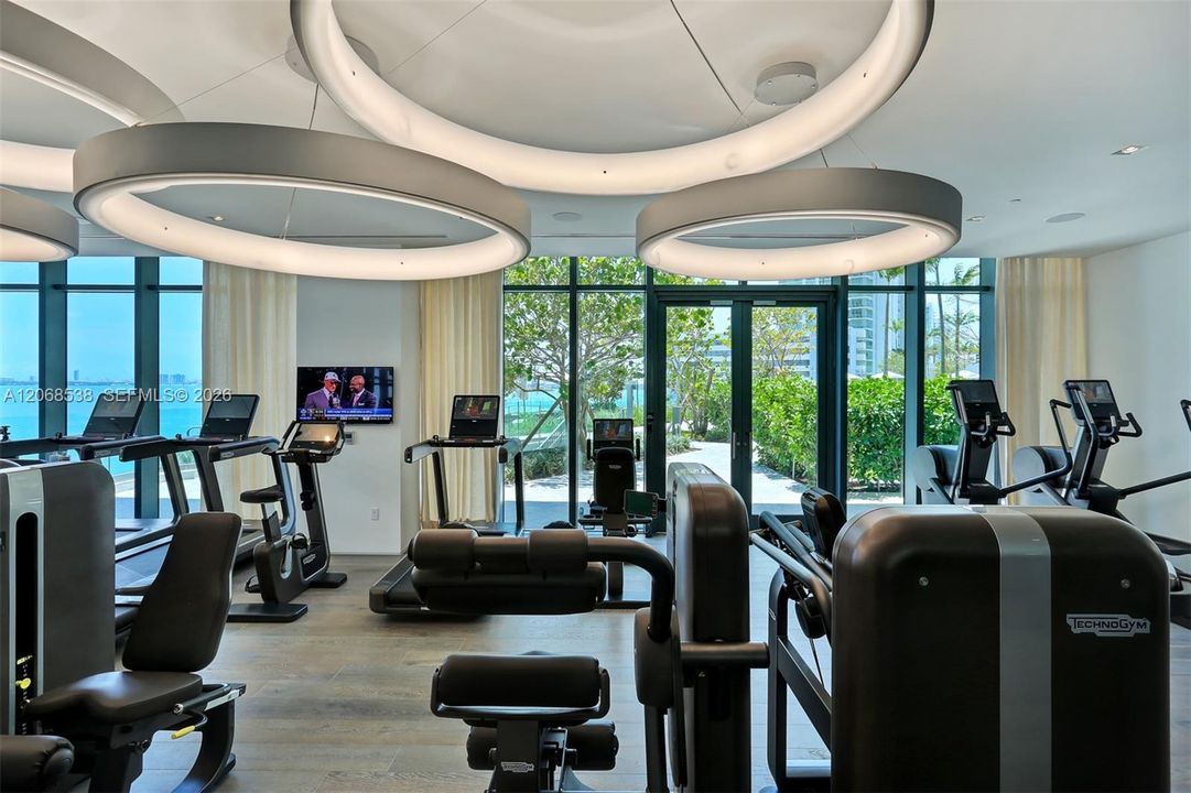 Active With Contract: $5,500 (1 beds, 2 baths, 898 Square Feet)
