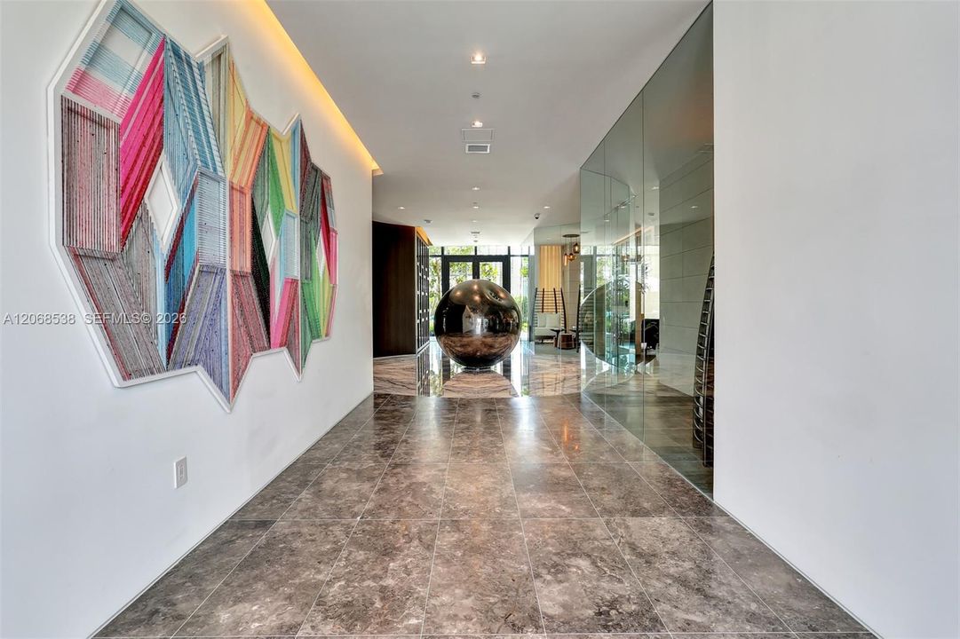 Active With Contract: $5,500 (1 beds, 2 baths, 898 Square Feet)