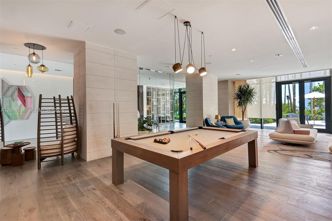 Active With Contract: $5,500 (1 beds, 2 baths, 898 Square Feet)