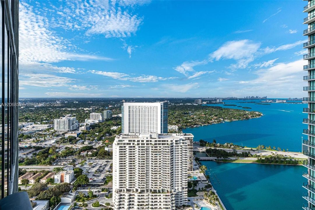 Active With Contract: $5,500 (1 beds, 2 baths, 898 Square Feet)