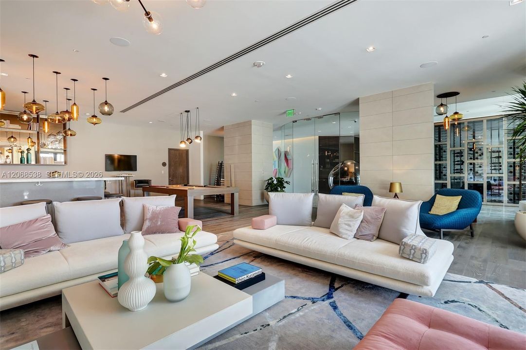 Active With Contract: $5,500 (1 beds, 2 baths, 898 Square Feet)