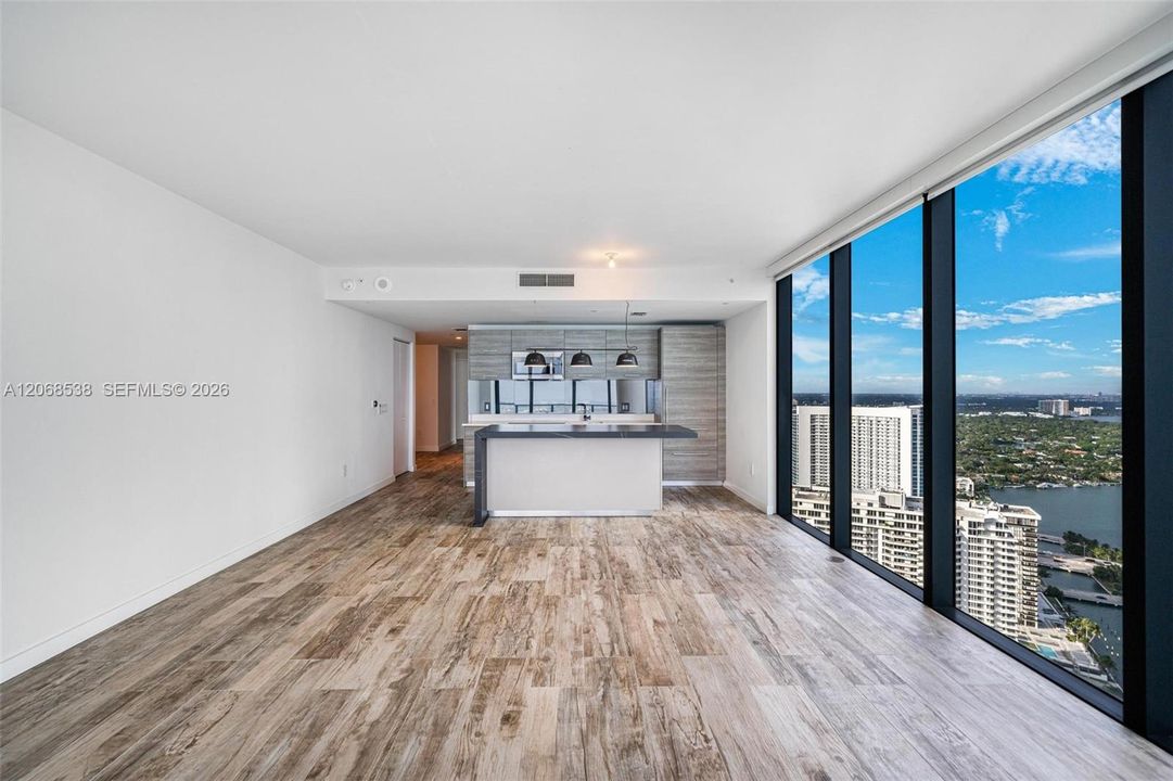 Active With Contract: $5,500 (1 beds, 2 baths, 898 Square Feet)