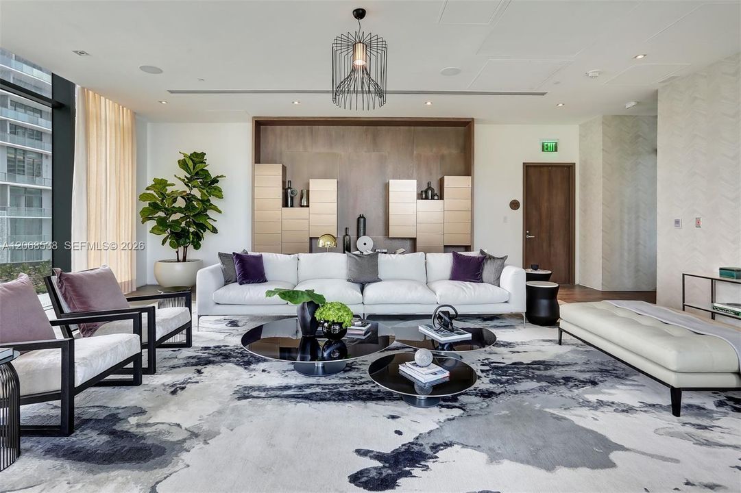 Active With Contract: $5,500 (1 beds, 2 baths, 898 Square Feet)