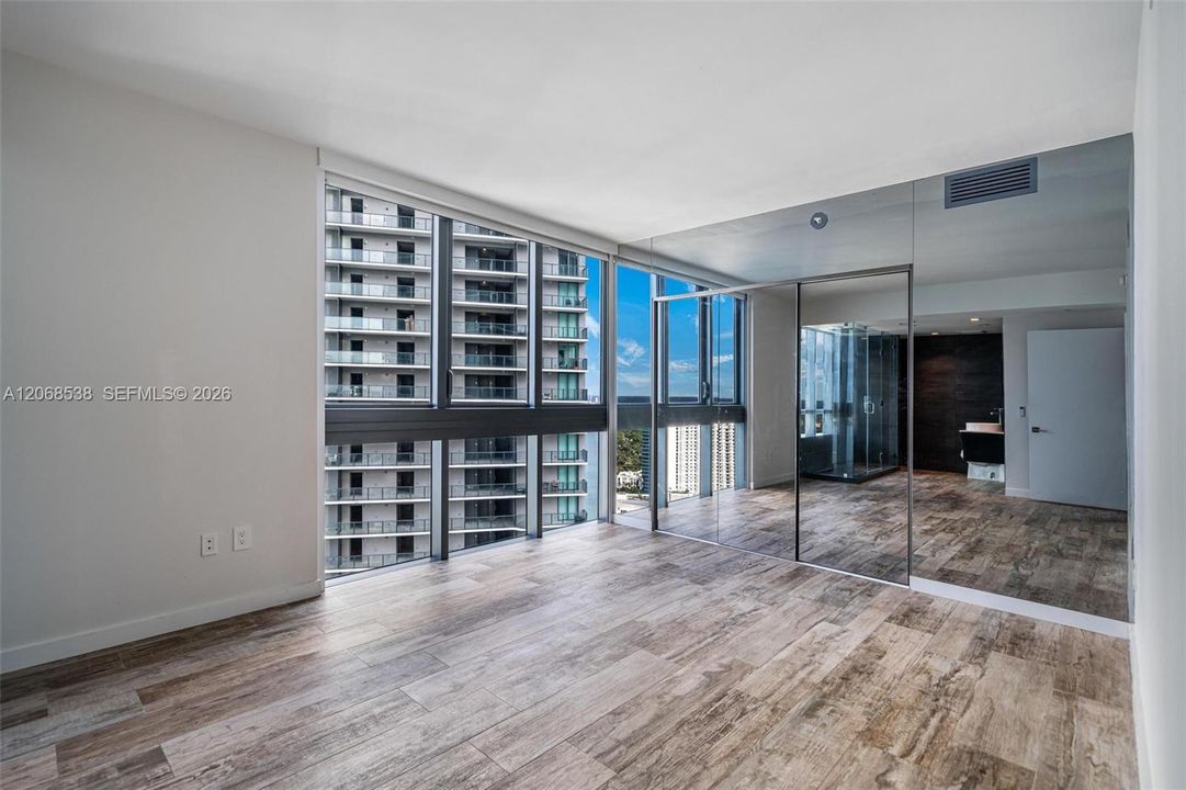 Active With Contract: $5,500 (1 beds, 2 baths, 898 Square Feet)