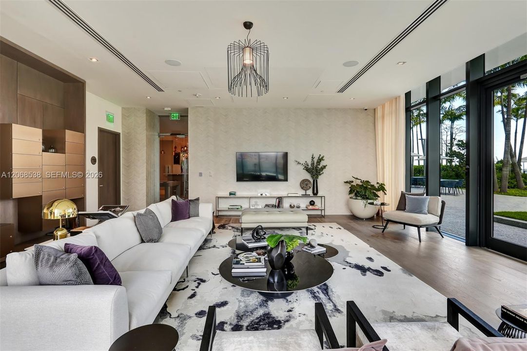 Active With Contract: $5,500 (1 beds, 2 baths, 898 Square Feet)