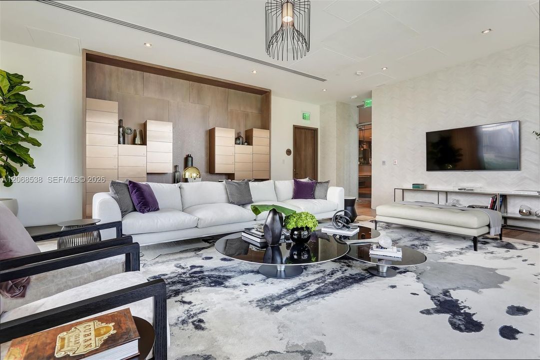 Active With Contract: $5,500 (1 beds, 2 baths, 898 Square Feet)