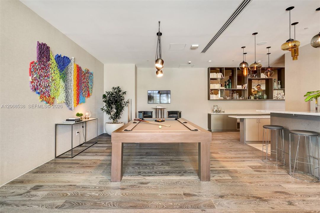 Active With Contract: $5,500 (1 beds, 2 baths, 898 Square Feet)