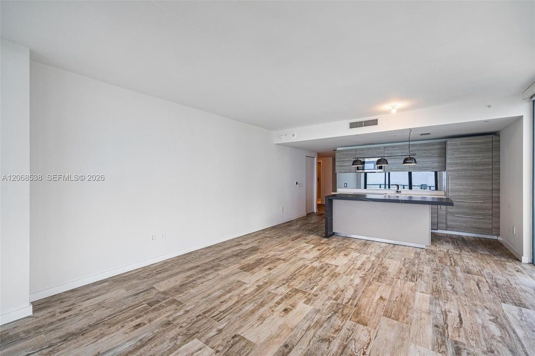 Active With Contract: $5,500 (1 beds, 2 baths, 898 Square Feet)