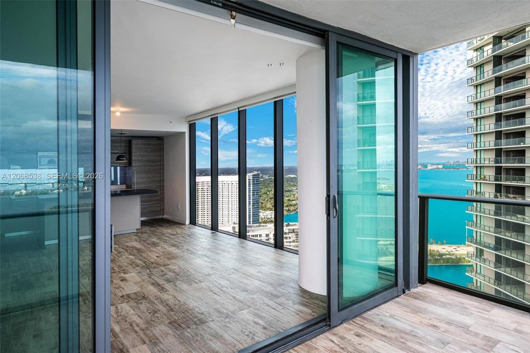 Active With Contract: $5,500 (1 beds, 2 baths, 898 Square Feet)
