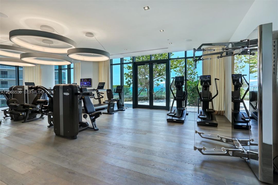 Active With Contract: $5,500 (1 beds, 2 baths, 898 Square Feet)