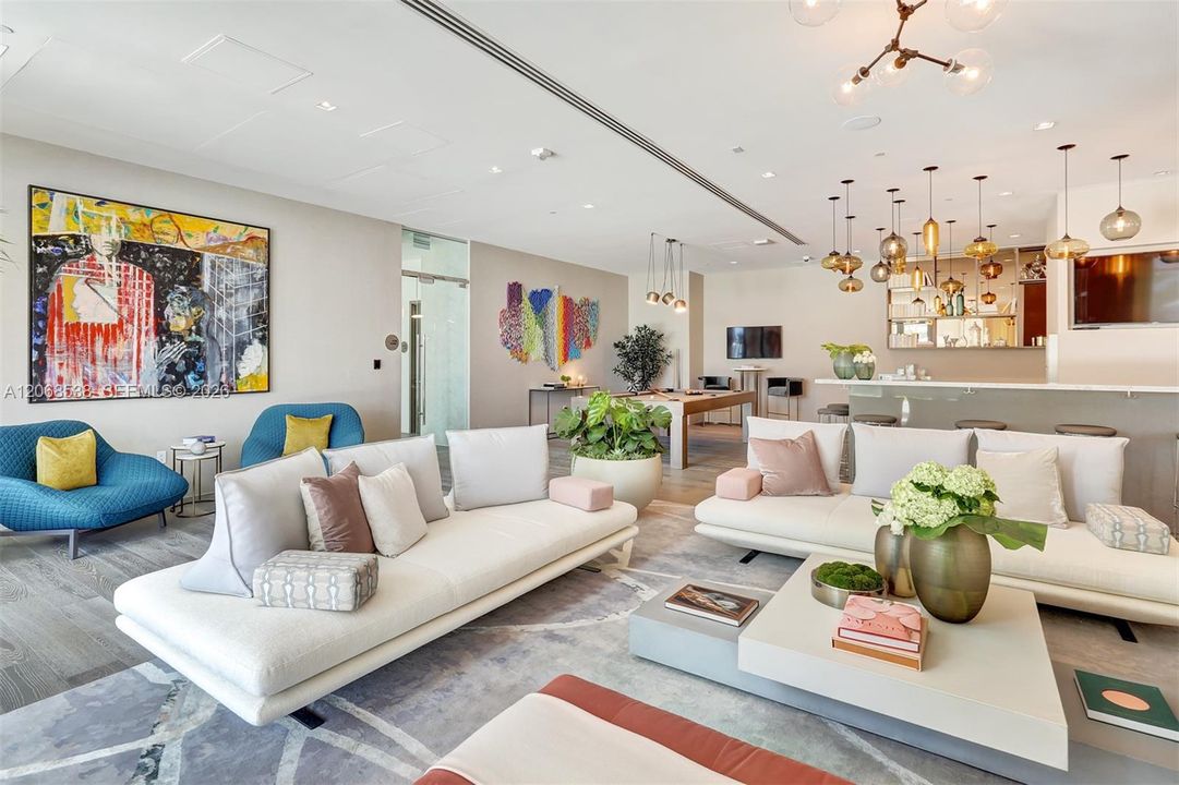 Active With Contract: $5,500 (1 beds, 2 baths, 898 Square Feet)
