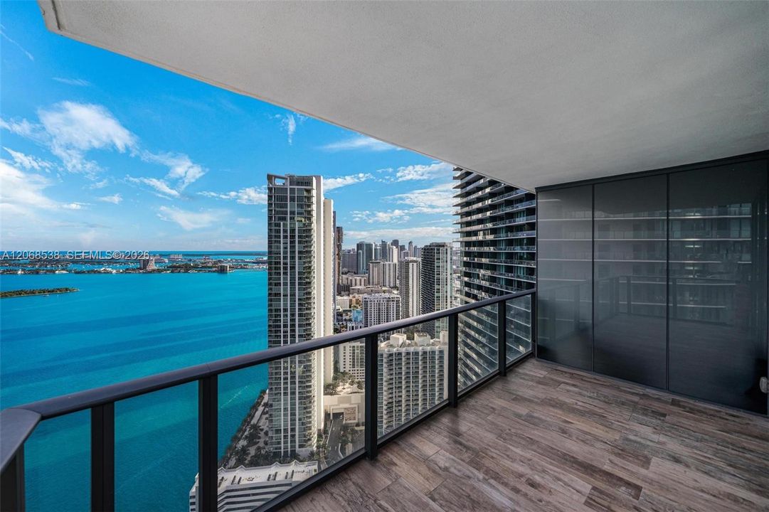 Active With Contract: $5,500 (1 beds, 2 baths, 898 Square Feet)