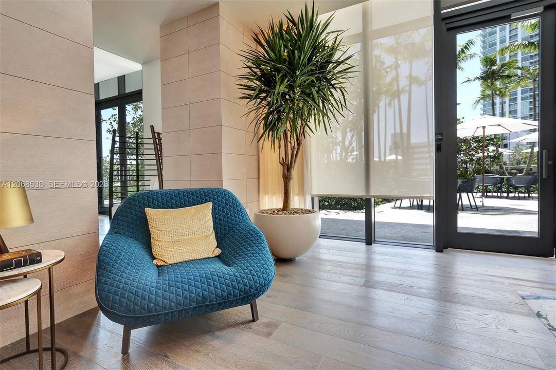 Active With Contract: $5,500 (1 beds, 2 baths, 898 Square Feet)