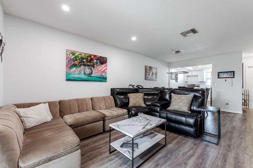 2523DudleyDr.BWPB-7