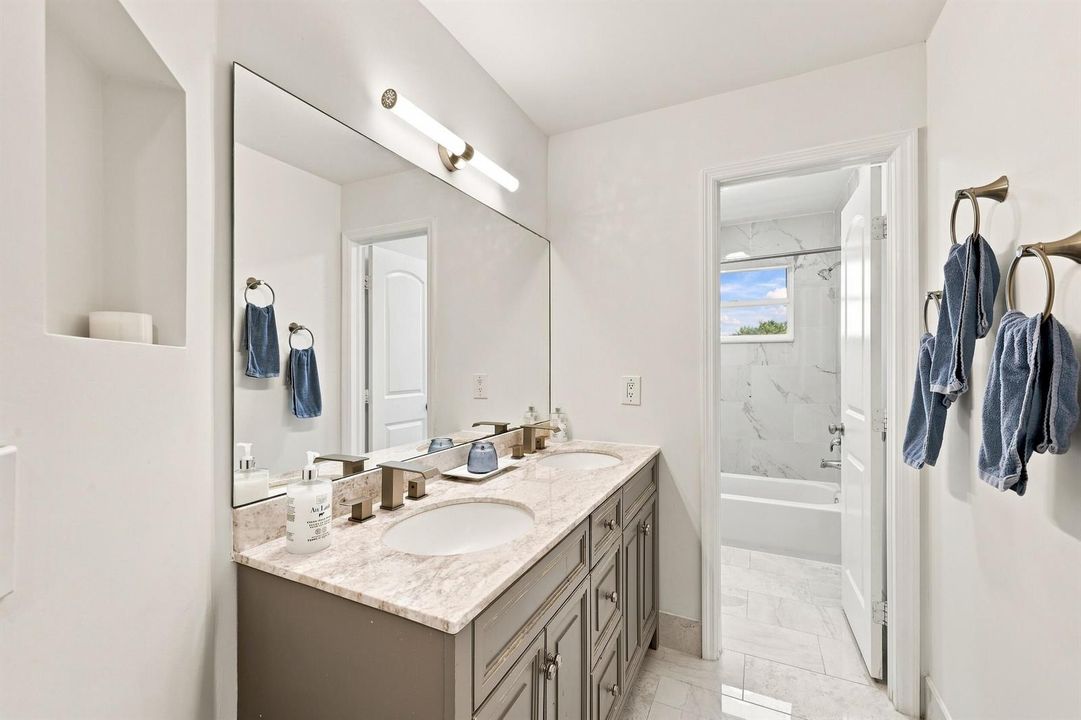 48_20369_hacienda_ct_boca_raton_fl_33498