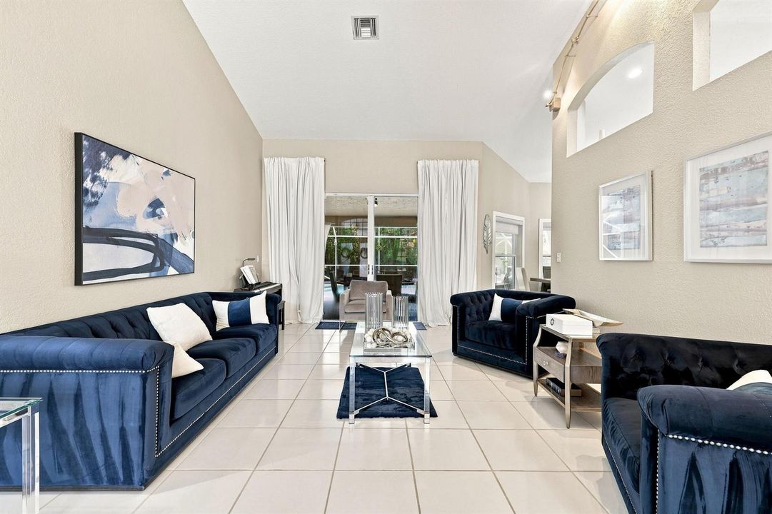 10_20369_hacienda_ct_boca_raton_fl_33498
