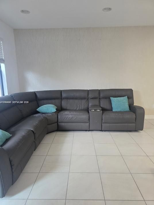For Rent: $3,350 (3 beds, 2 baths, 1728 Square Feet)