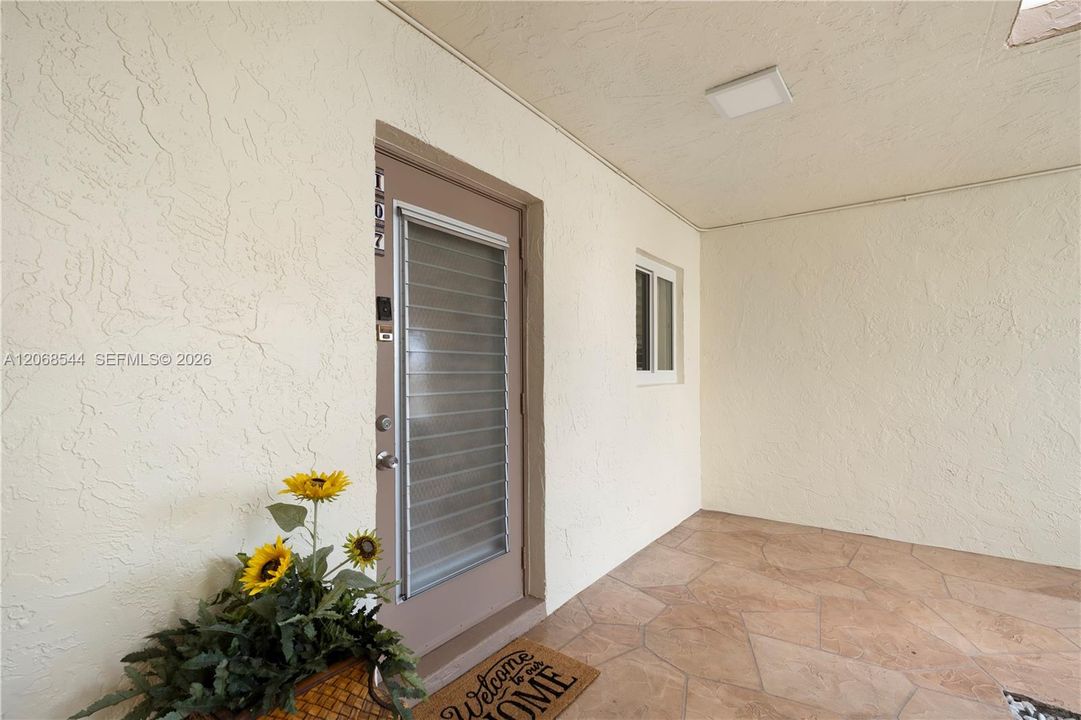 For Sale: $124,000 (1 beds, 1 baths, 720 Square Feet)