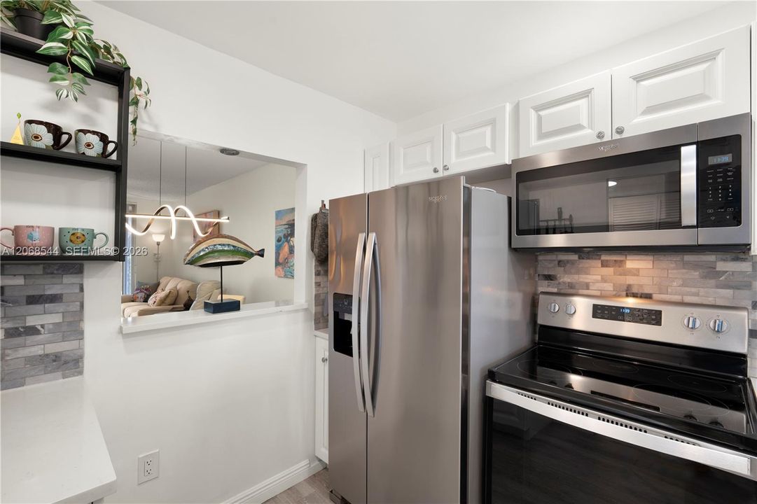 For Sale: $124,000 (1 beds, 1 baths, 720 Square Feet)