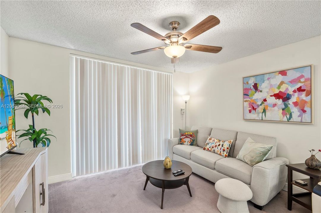 For Sale: $124,000 (1 beds, 1 baths, 720 Square Feet)