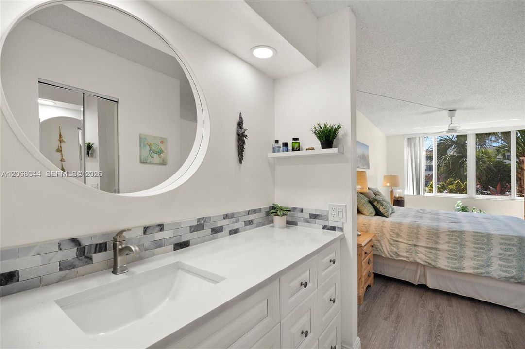 For Sale: $124,000 (1 beds, 1 baths, 720 Square Feet)
