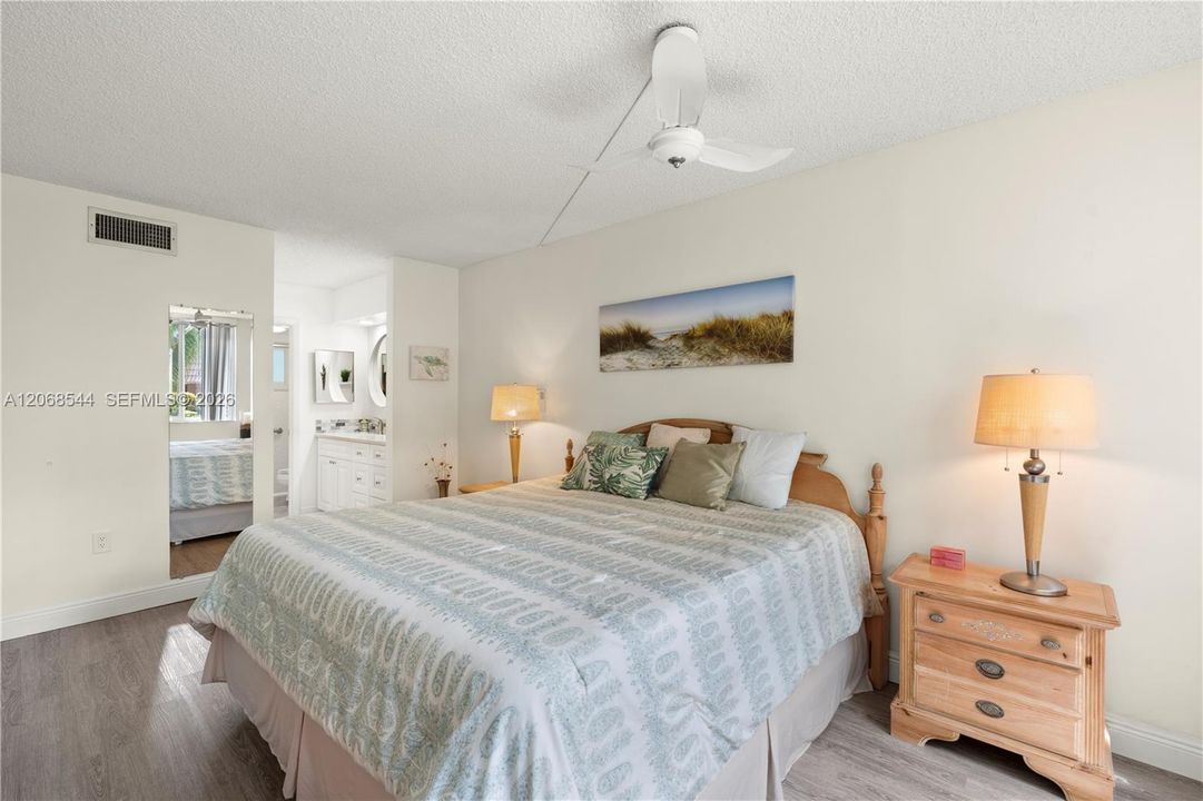 For Sale: $124,000 (1 beds, 1 baths, 720 Square Feet)