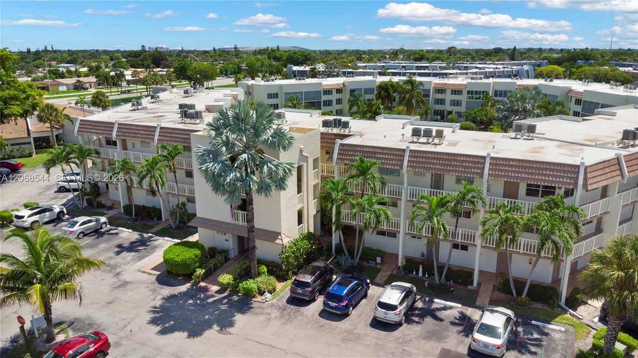 For Sale: $124,000 (1 beds, 1 baths, 720 Square Feet)