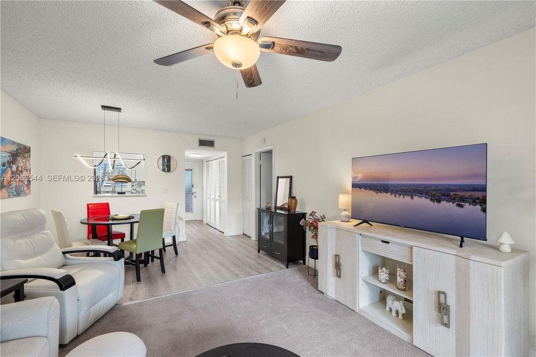 For Sale: $124,000 (1 beds, 1 baths, 720 Square Feet)