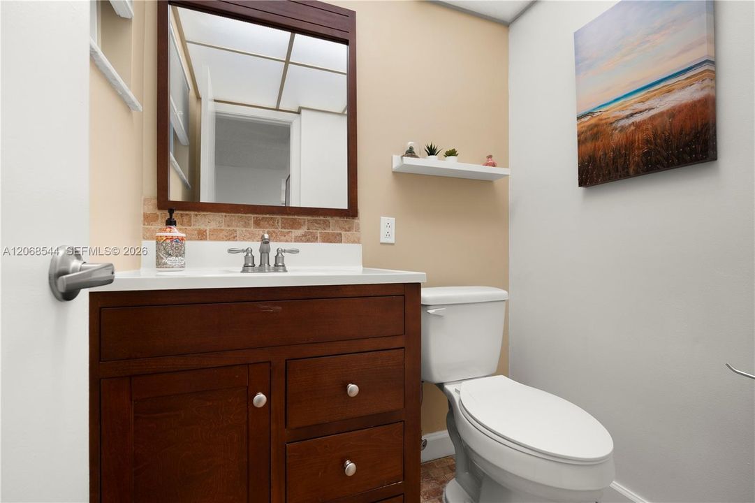 For Sale: $124,000 (1 beds, 1 baths, 720 Square Feet)