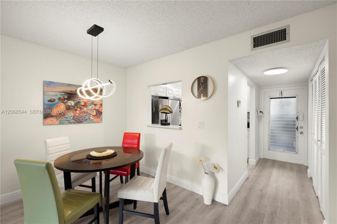 For Sale: $124,000 (1 beds, 1 baths, 720 Square Feet)