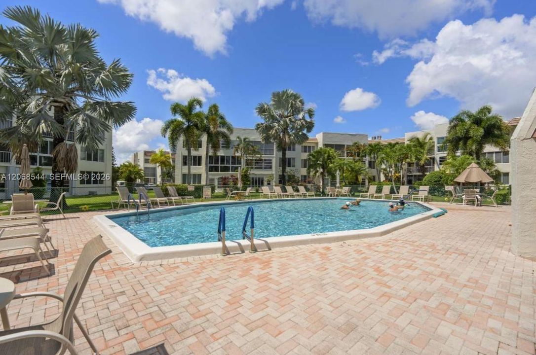 For Sale: $124,000 (1 beds, 1 baths, 720 Square Feet)