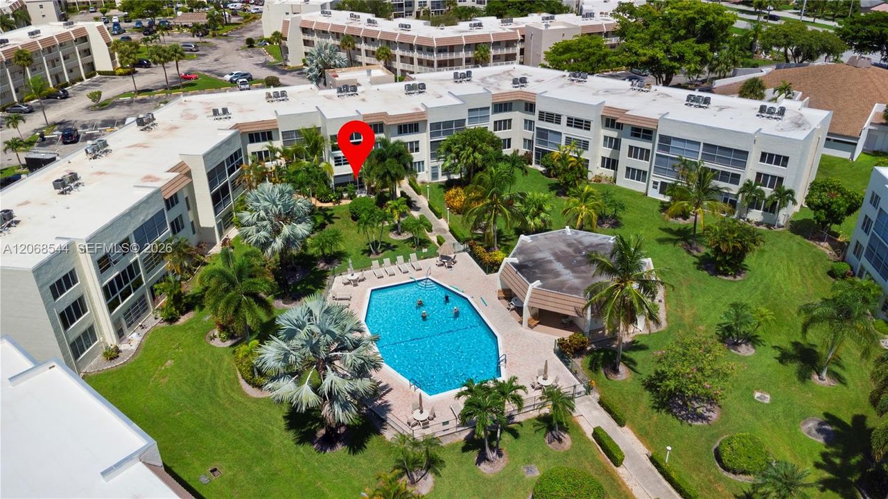 For Sale: $124,000 (1 beds, 1 baths, 720 Square Feet)